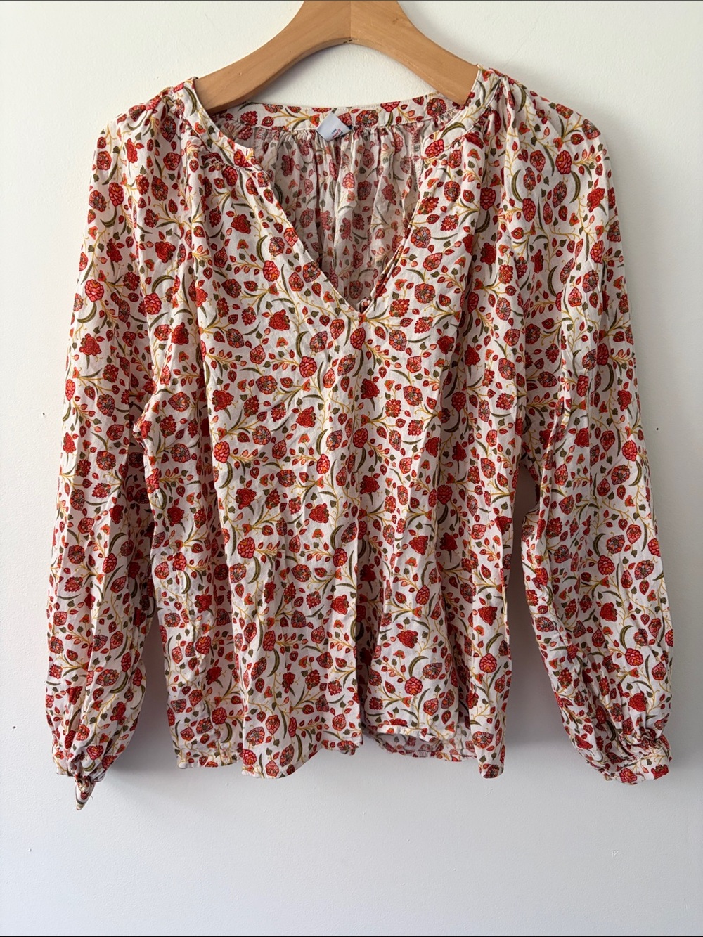Women's Old Navy Cream Floral V-Neck Long-Sleeve Blouse Size Small